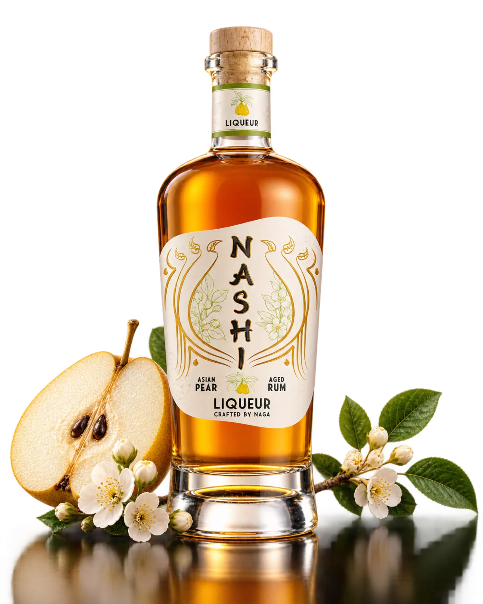 Bouteille de Naga Nashi, liqueur de poire asiatique et rhum vieilli, 25° 70cl, avec poire et fleurs